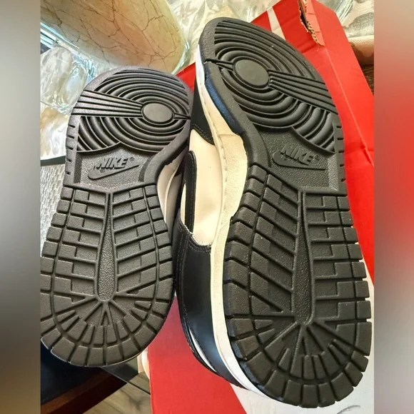 BRAND NEW IN BOX MEN’S 9.5 NIKE DUNK LOW RETROS-BLACK & WHITE - Picture 6 of 13